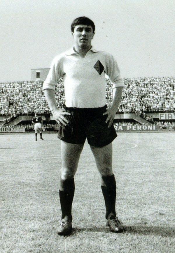 Lucchese120 - il calciatore lucchese Luciano Toschi detto Topolino