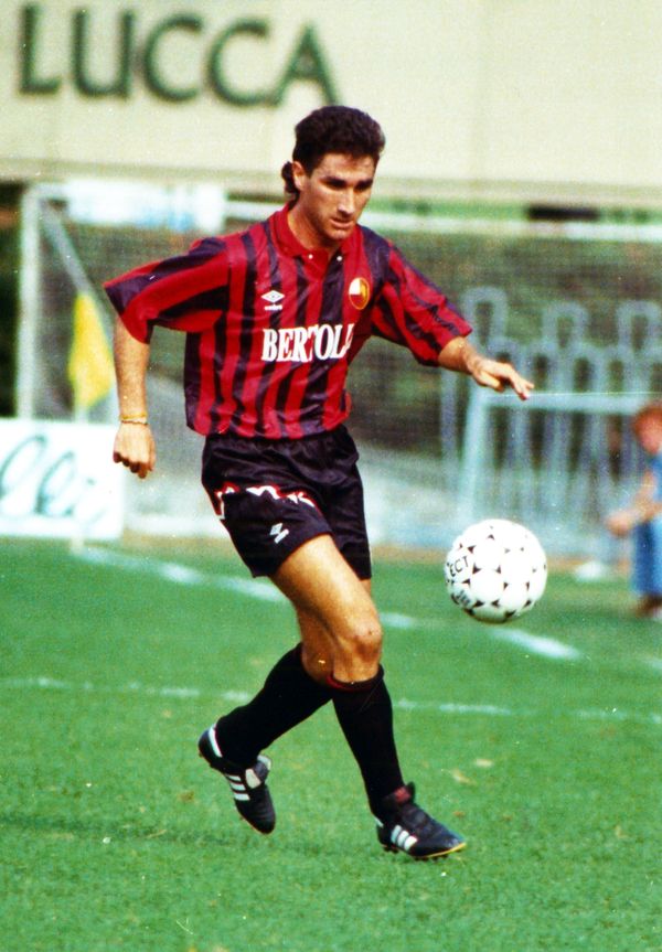 Lucchese120 - il calciatore della lucchese Roberto Simonetta