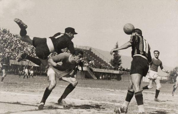 Lucchese120 - il calciatore luchese Ugo Conti in azione