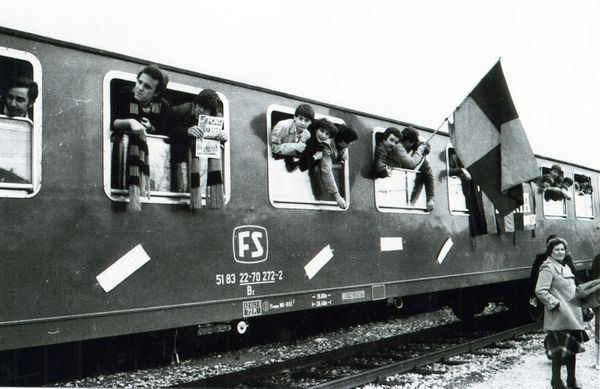 Lucchese120 - tifosi della lucchese raggiungono Ferrara in treno per la più grande trasferta della storia
