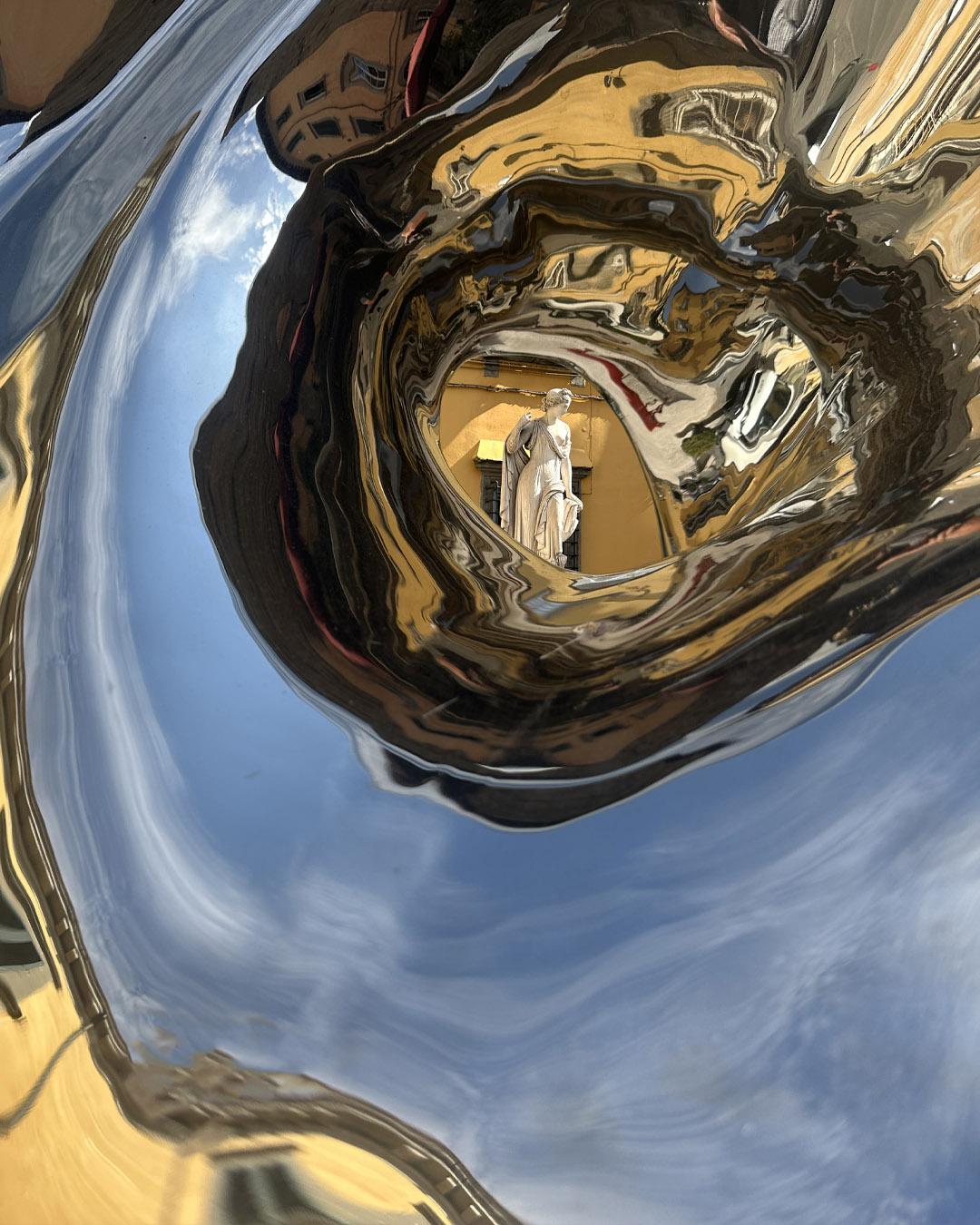 Hipercúbicos V (2024). sculpture by Gustavo Velez in Lucca, San Salvatore square