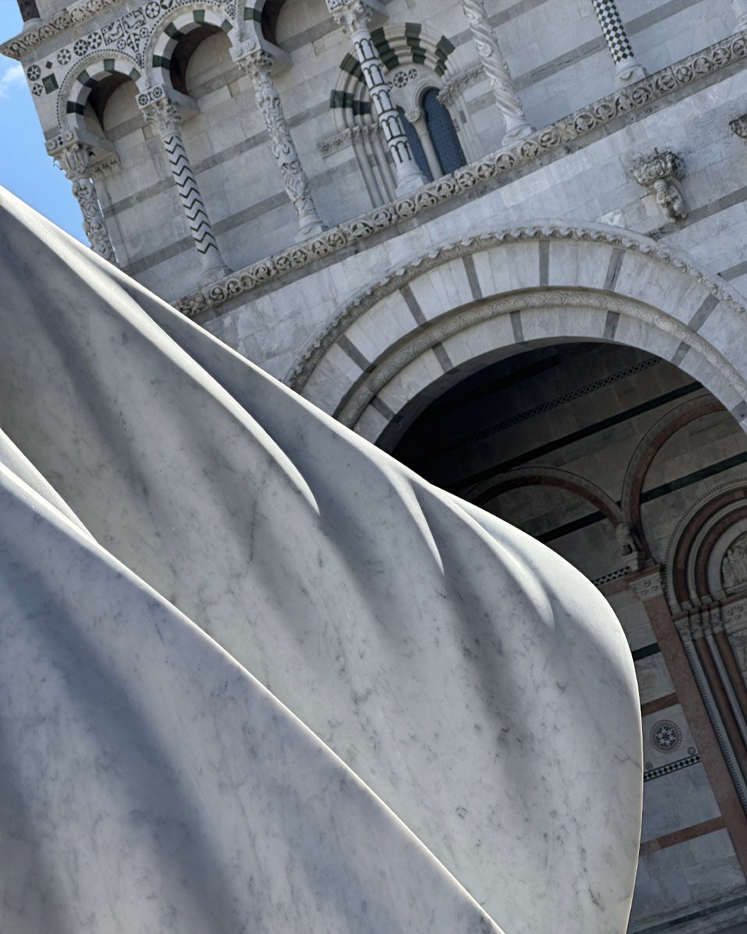 Núcleo en Movimiento (2024) sculpture by Gustavo Velez in Lucca, San Martino Square